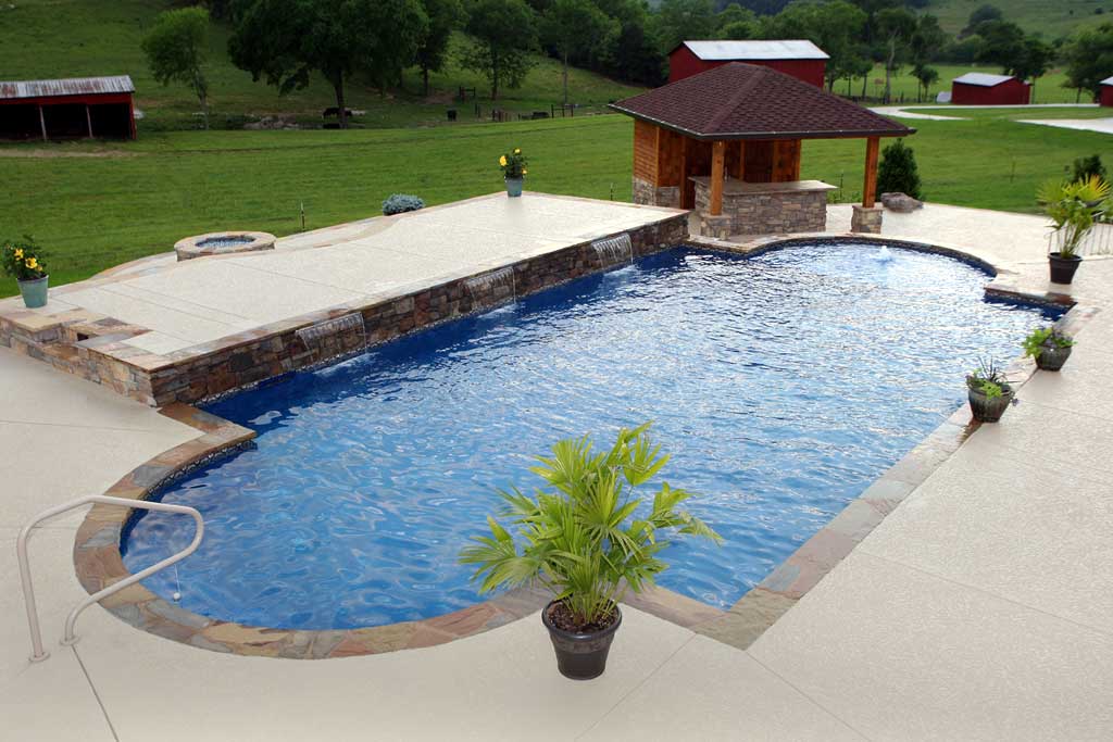 How a saltwater pool works