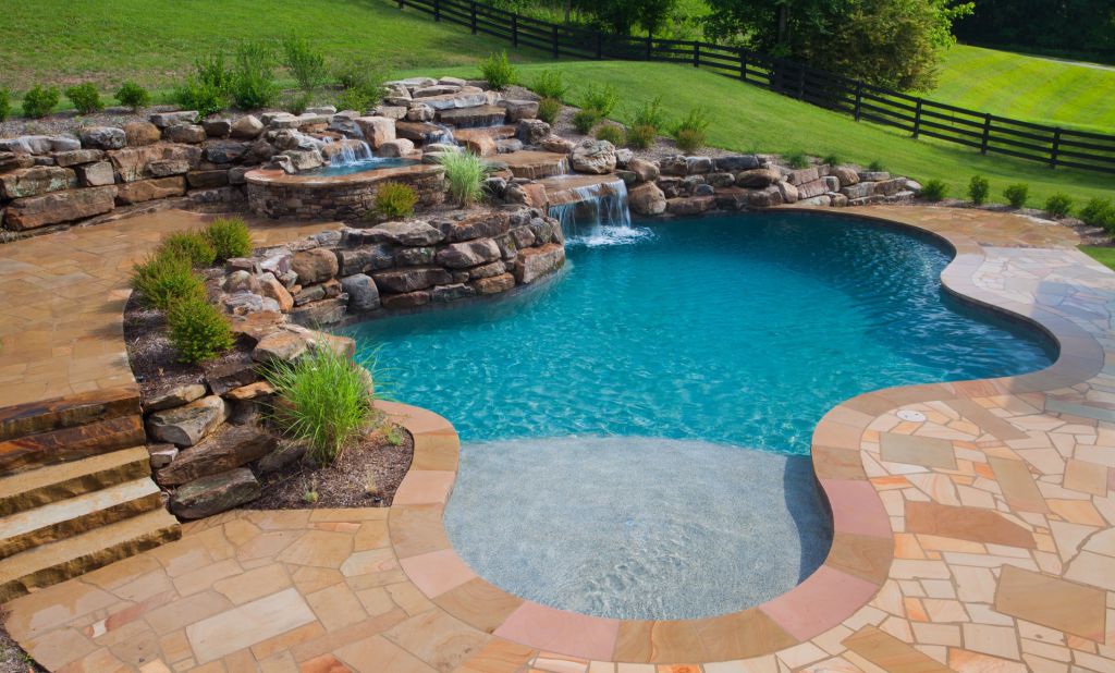 10 Mistakes People Make When Buying a Swimming Pool
